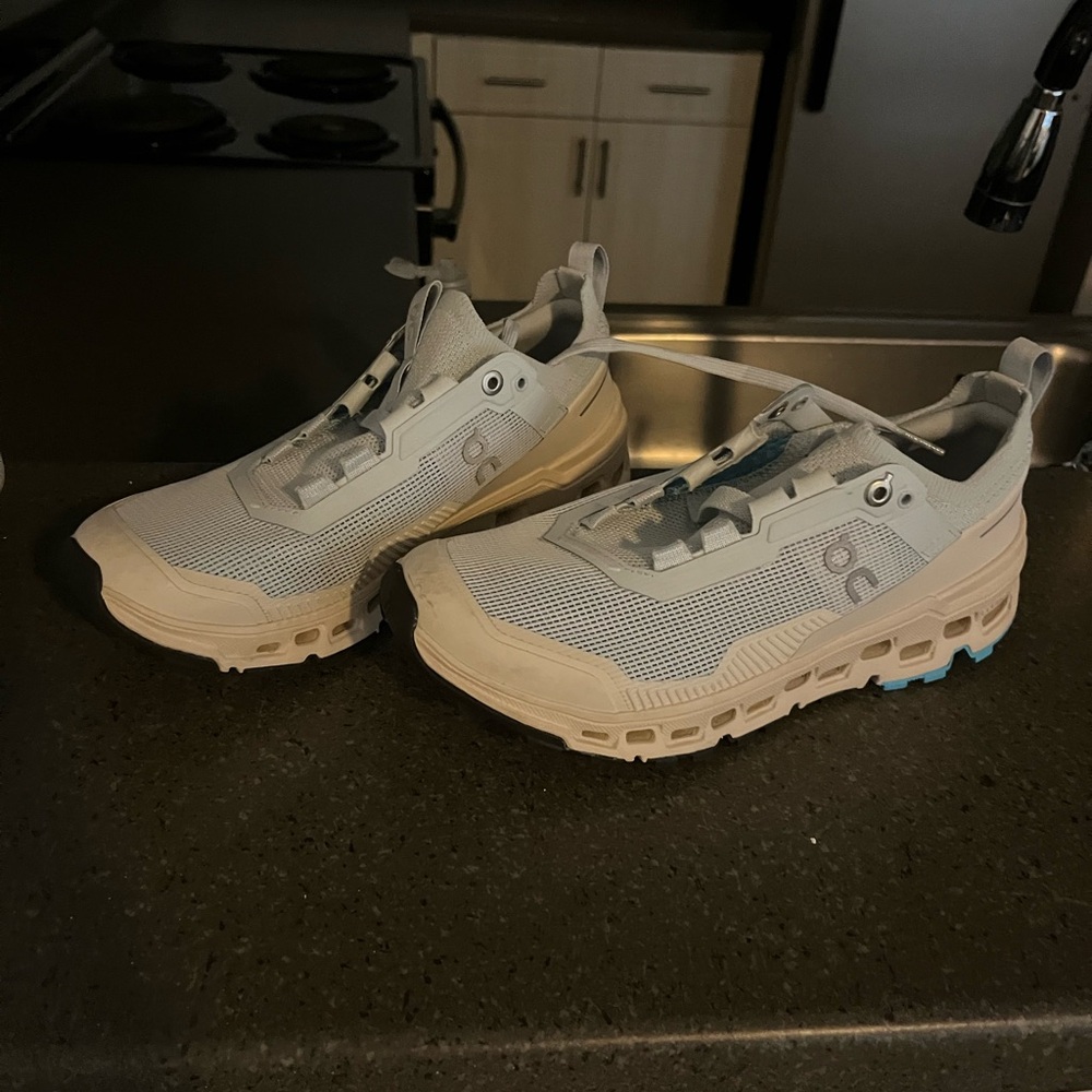 On Running Cloudultra 2 Arctic blue and beige
